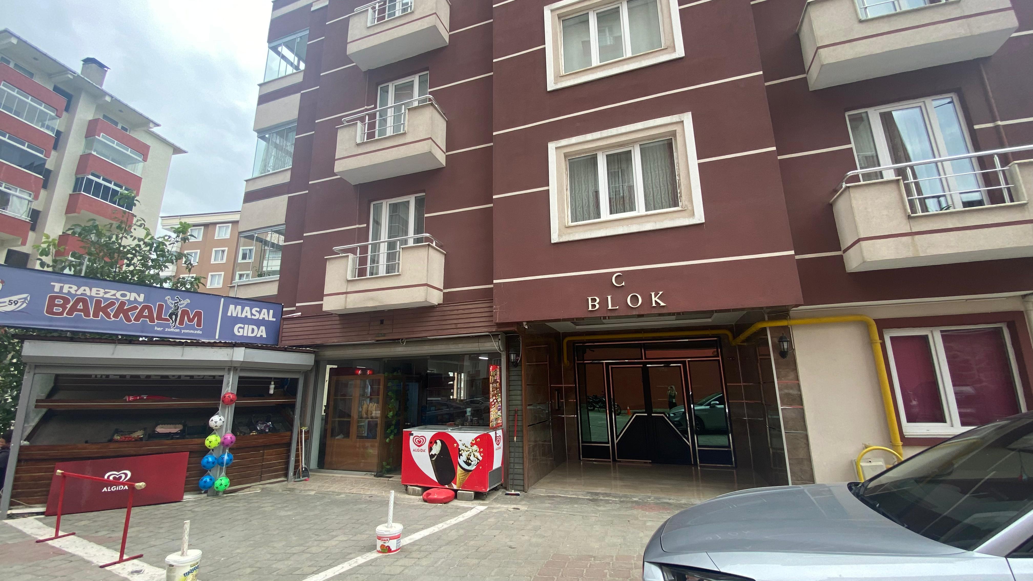 ÇUKURÇAYIR'DA SİTE İÇERİSİNDE İÇİ FULL YAPILI 3+1 SATILIK DAİRE